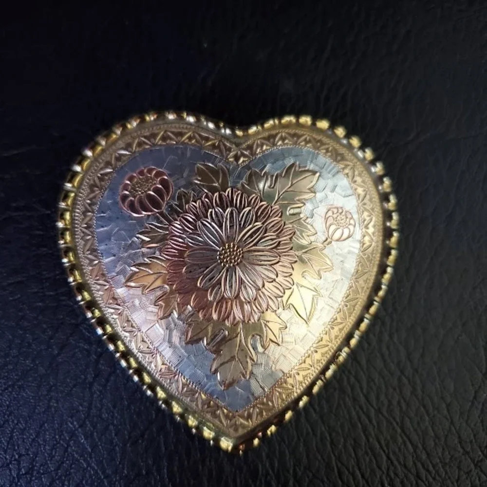 Heart Belt Buckle Etched Floral Engraved Tri Tone Western Cowgirl Rope Border